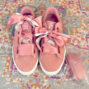 Puma suede & leather sneakers Blush pink never worn Wide laces and ribbon laces